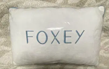 FOXEY 비치 쿠션 화이트