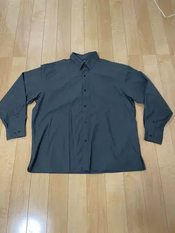 UNIQLO C 다크 그레이 브로드 오버사이즈 셔츠