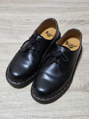 Dr. Martens 3홀 UK6