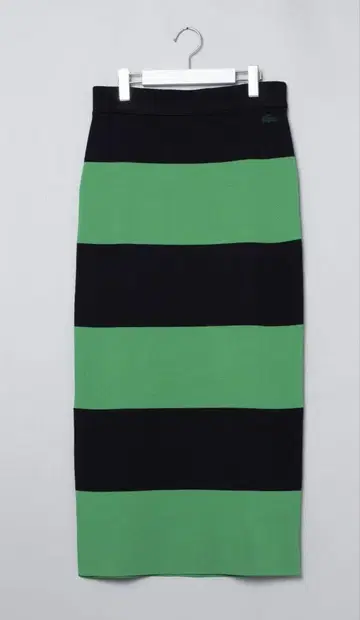 LACOSTE 그린과 블랙 스트라이프 타이트 스커트