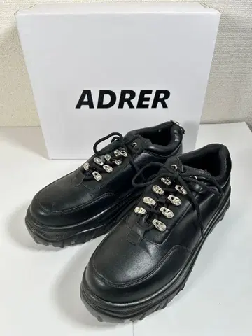 ADRER 블랙 스니커즈 통굽
