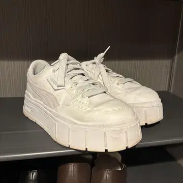 PUMA 플랫폼 스니커즈 화이트