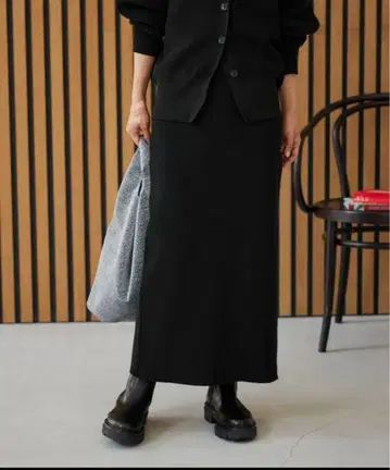 24AW 워셔블 스트레치 니트 I 라인 스커트 저널 스탠다드 블랙