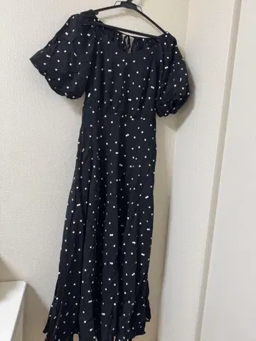 Lily Brown 도트 무늬 블랙 맥시 드레스