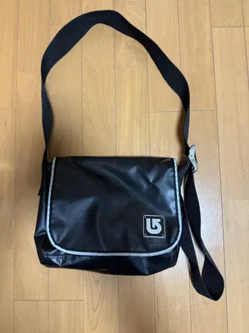 버튼 블랙 숄더백