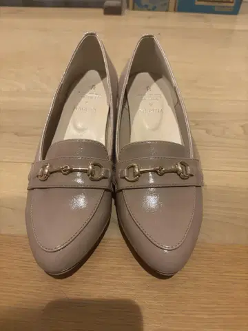 핑크 베이지 로퍼풍 펌프스 중간 힐