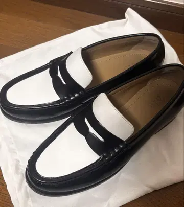 ZARA 바이컬러 로퍼