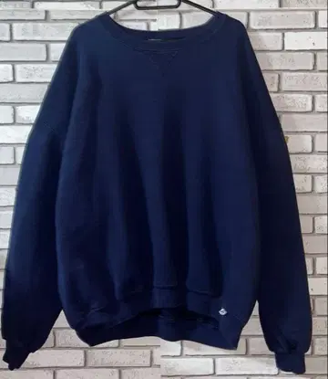 러셀 애슬레틱 맨투맨 앞 V 무지 네이비