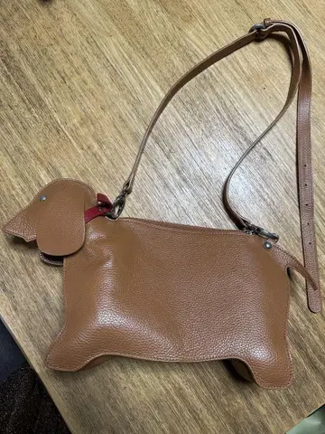 개 모양 가죽 숄더백