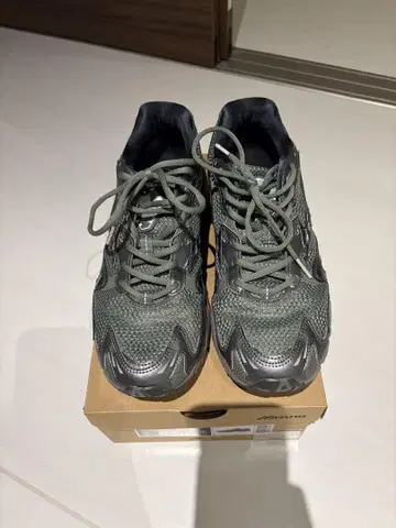 후카미 코우타 착용 Mizuno Wave Rider 10