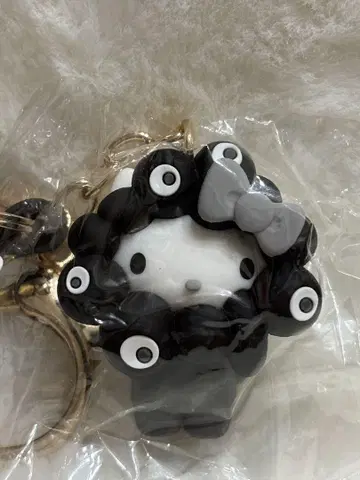 미개봉 새상품 블랙 미야쿠미야쿠 키티 키링