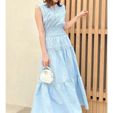 [ dazzlin ] 슬리브리스 셔링 플레어 원피스