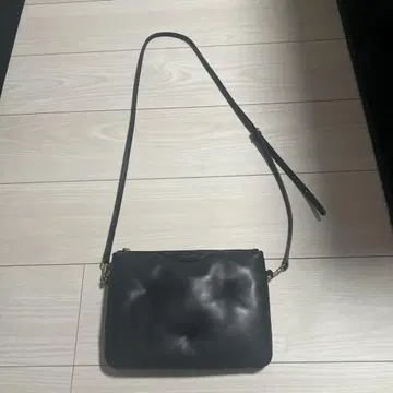 Anya Hindmarch 네이비 숄더백