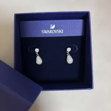 Swarovski 실버 드롭형 귀걸이