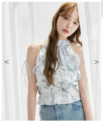 NICE CLAUP 백리본 어깨 트임 블라우스