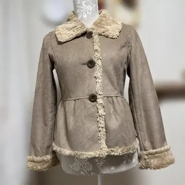 새상품급 스트로베리 필드 무스탕풍 보아 스웨이드 코트 보아