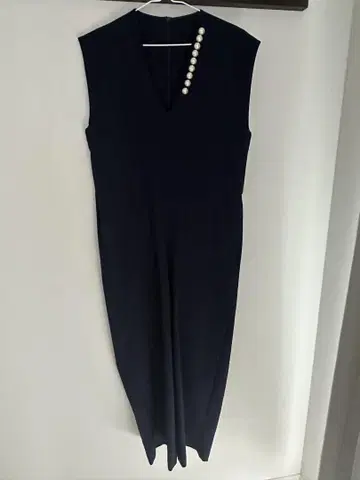 야마다야 vin 네이비 V넥 슬리브리스 올인원