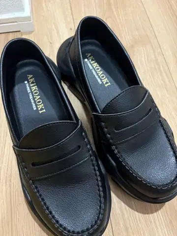 AKIKOAOKI 블랙 로퍼