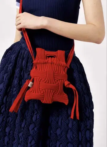 PLEATS MAMA Mini Cross Bow Bag Red