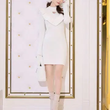 michellMacaron 미셸 마카롱 하트 컷 니트 원피스