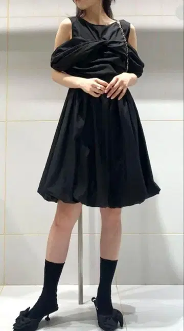 FURFUR 오프숄더 벌룬 튜닉