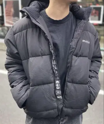 RVCA 후드 탈부착 가능 블랙 다운 자켓