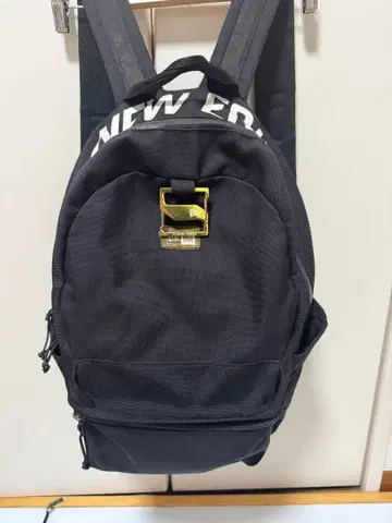 NEW ERA 블랙 백팩