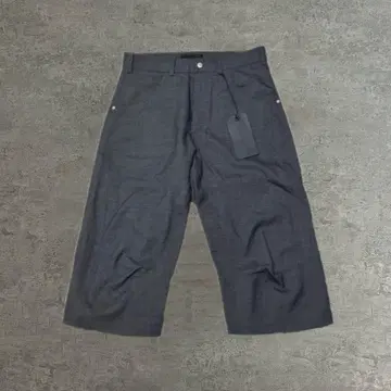 OMAR AFRIDI : KENN DARTED FLARE SHORT 44