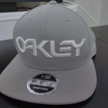 OAKLEY 그레이 스냅백 캡 9FIFTY