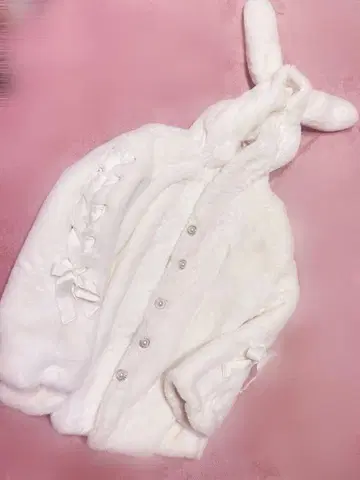 노에미 토끼 귀 스핀들 퍼 블루종 화이트