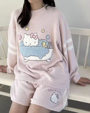 snidelhome helloKitty 콜라보 니트 풀오버 PINK