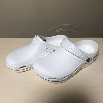 Crocs 화이트 클로그 샌들