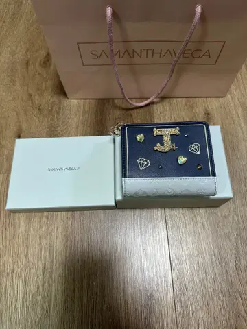 죠죠의 기묘한 모험 접이식 지갑 히가시카타 죠스케 사만사 베가