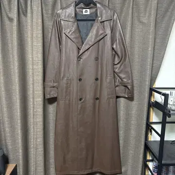 브라운 가죽 트렌치코트