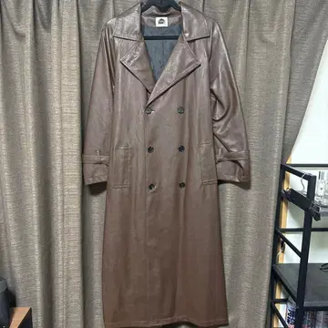 브라운 가죽 트렌치코트