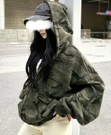오버사이즈 카모플라쥬 패턴 지퍼 후드티