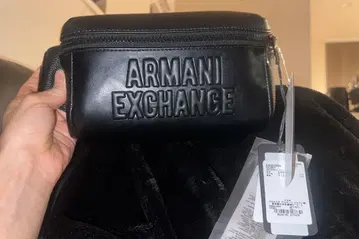 ARMANI EXCHANGE 블랙 클러치백