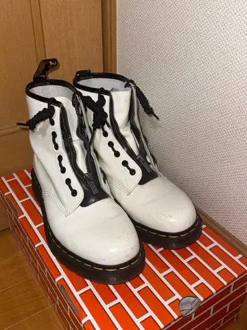 Dr. Martens 화이트 워크 부츠 9 US M