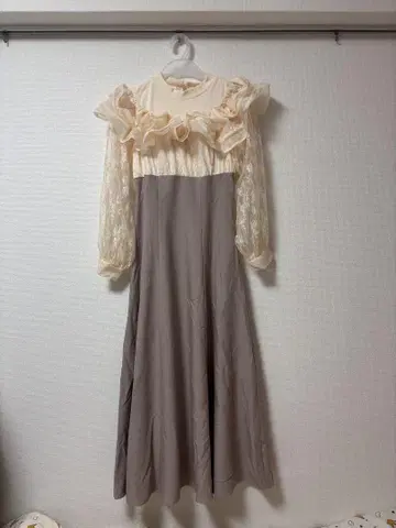 허리가 잘록한 밀푀유 원피스 MAJESTIC LEGON