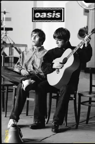 Oasis Live Forever 포스터