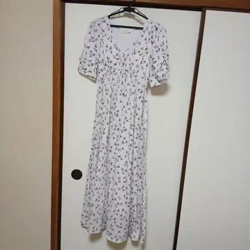 화이트 꽃무늬 롱 원피스 반팔