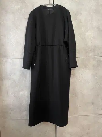 나노 유니버스 종이상자 컷 허리 드로스트 원피스 롱 블랙