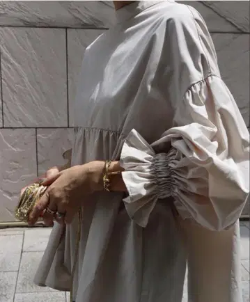 마챗 VERY 콜라보 백 버튼 개더 블라우스