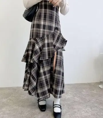 시착만 한 체크 무늬 백 레이스업 아지메 슬릿 스커트 블랙