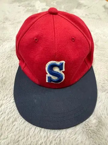빨간색 네이비 자수 S 로고 야구 모자