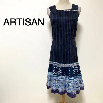 ARTISAN 네이비 컬러 스트라이프 패턴 슬리브리스 티셔츠 원피스