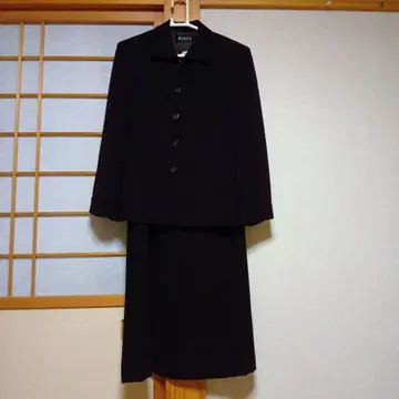 BISTY 정장 세트 자켓과 스커트