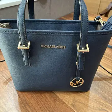 MICHAEL KORS 네이비 숄더백