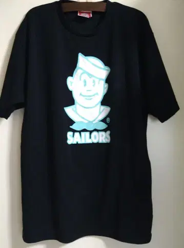 SAILORS 캐릭터 프린트 티셔츠 블랙