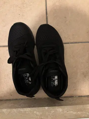 블랙 메쉬 스니커즈